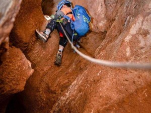 勇闯无肩底洞，体验极致刺激的冒险之旅